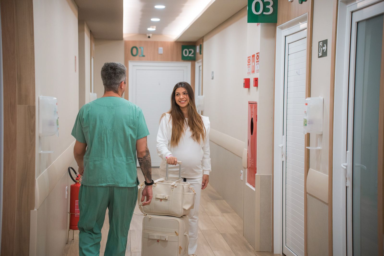 Mãe com bebê Luna Baby